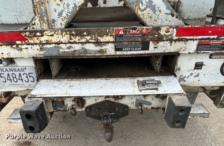 image for item NL9895 2008 International  4300  digger derrick truck