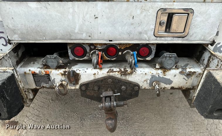 image for item NL9895 2008 International  4300  digger derrick truck