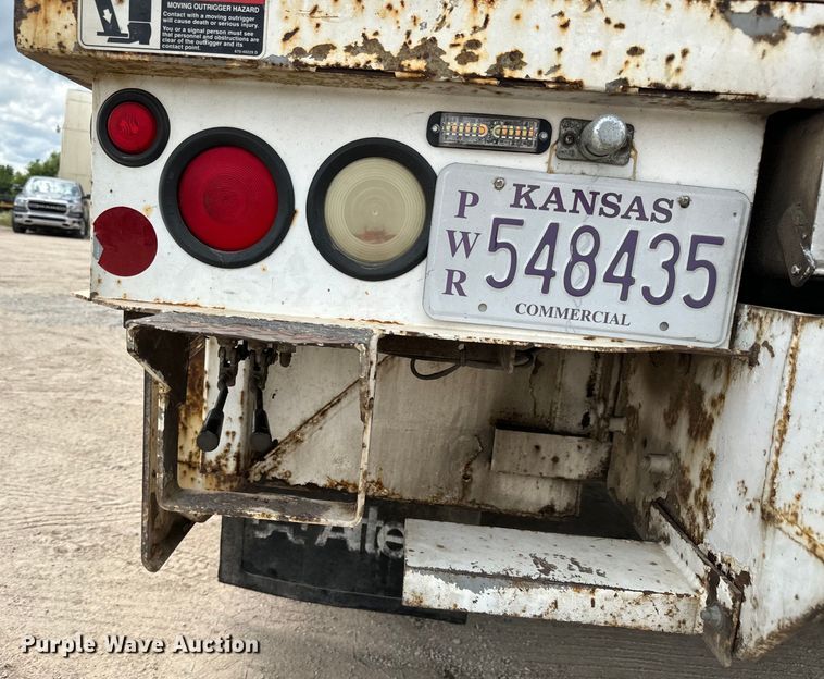 image for item NL9895 2008 International  4300  digger derrick truck