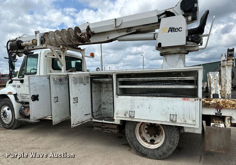 image for item NL9895 2008 International  4300  digger derrick truck