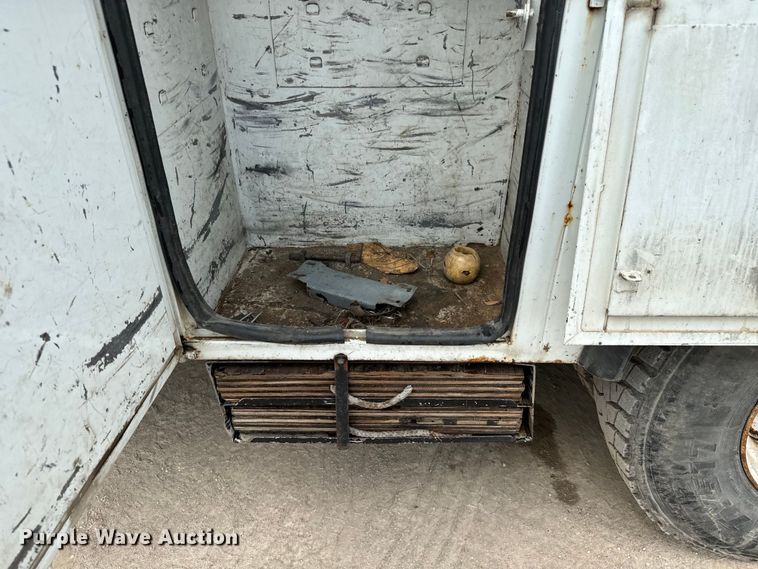 image for item NL9895 2008 International  4300  digger derrick truck