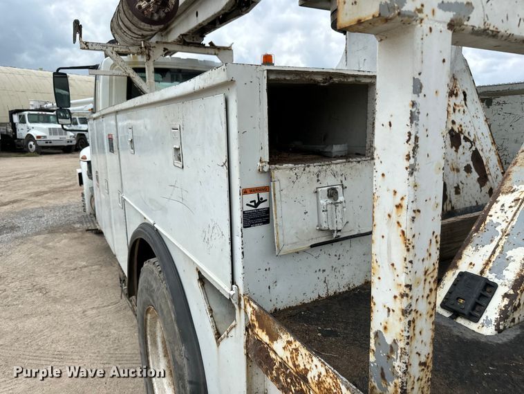 image for item NL9895 2008 International  4300  digger derrick truck