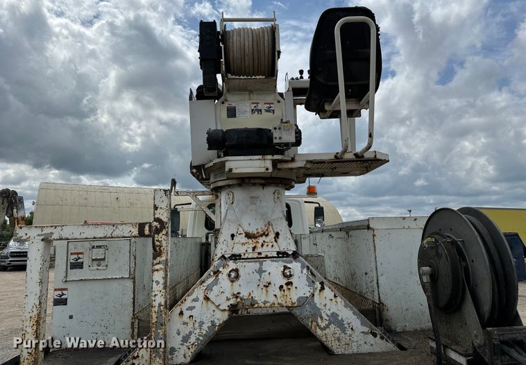 image for item NL9895 2008 International  4300  digger derrick truck