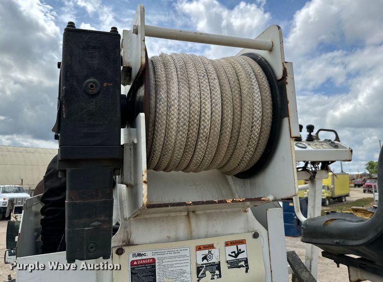 image for item NL9895 2008 International  4300  digger derrick truck