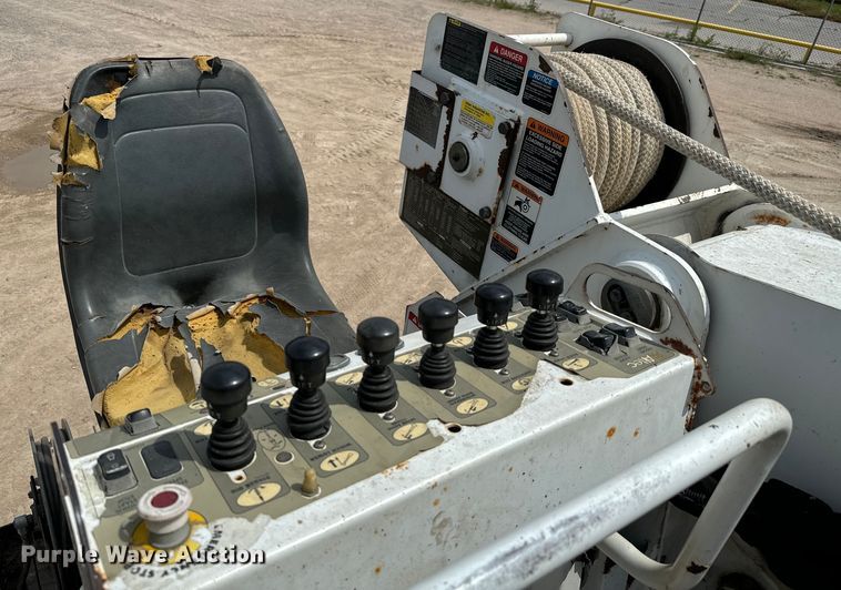 image for item NL9895 2008 International  4300  digger derrick truck