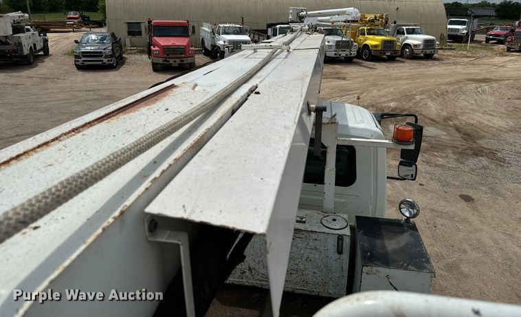 image for item NL9895 2008 International  4300  digger derrick truck