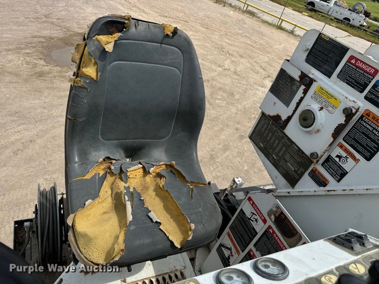 image for item NL9895 2008 International  4300  digger derrick truck