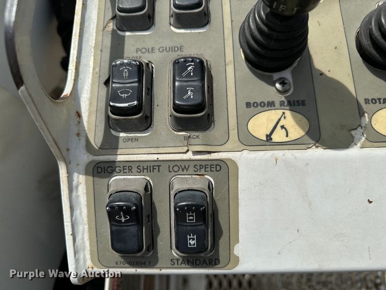 image for item NL9895 2008 International  4300  digger derrick truck