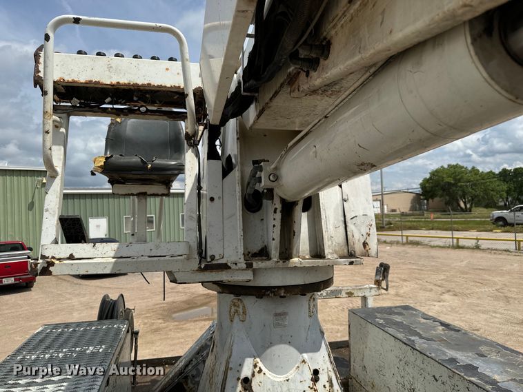 image for item NL9895 2008 International  4300  digger derrick truck