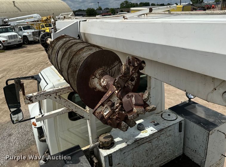 image for item NL9895 2008 International  4300  digger derrick truck