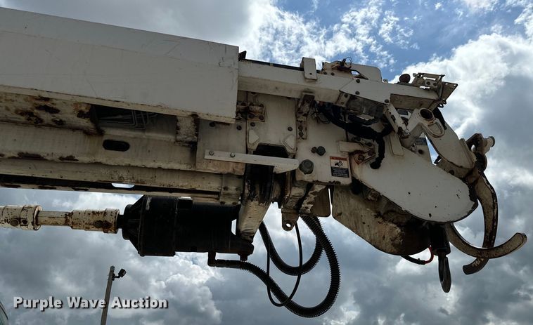 image for item NL9895 2008 International  4300  digger derrick truck