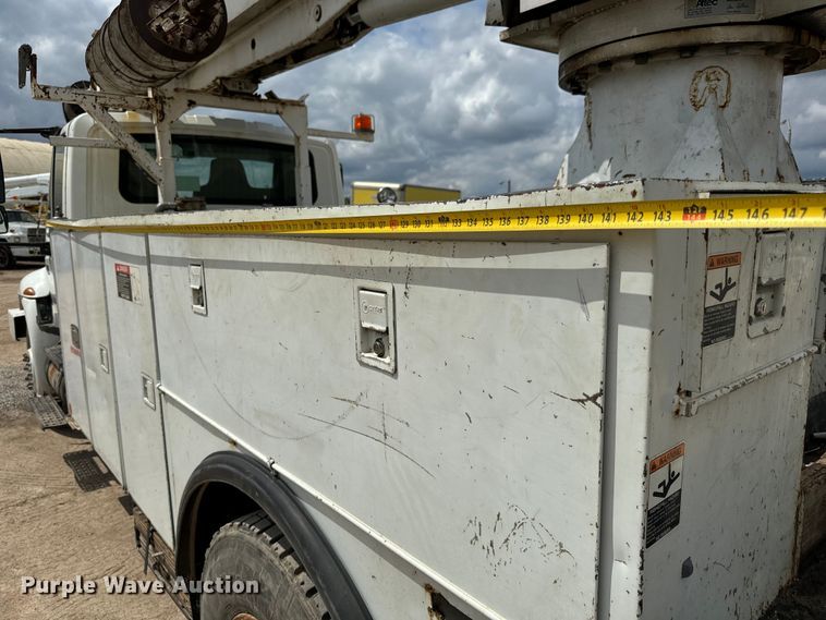 image for item NL9895 2008 International  4300  digger derrick truck