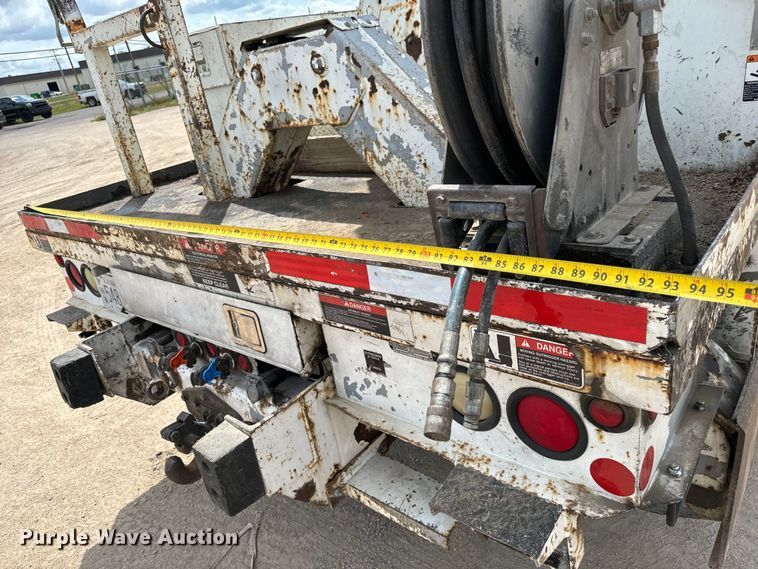 image for item NL9895 2008 International  4300  digger derrick truck