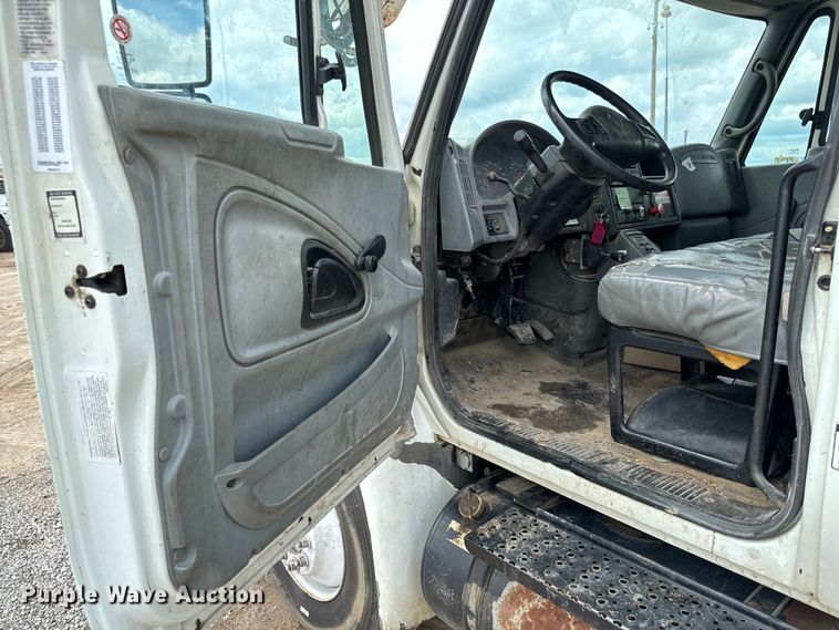 image for item NL9895 2008 International  4300  digger derrick truck