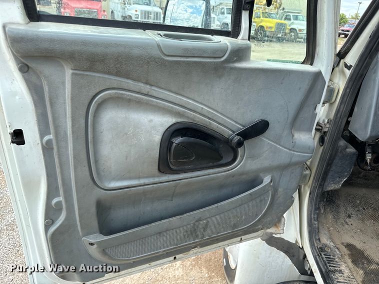 image for item NL9895 2008 International  4300  digger derrick truck