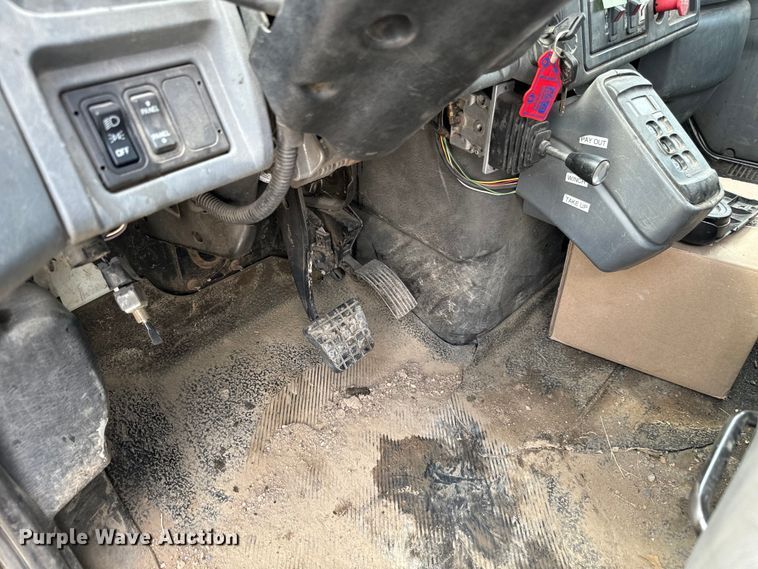 image for item NL9895 2008 International  4300  digger derrick truck