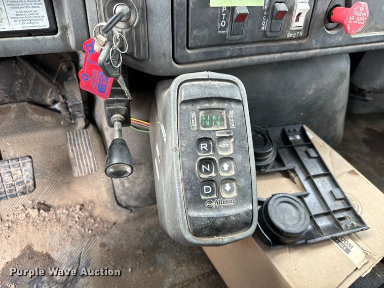 image for item NL9895 2008 International  4300  digger derrick truck