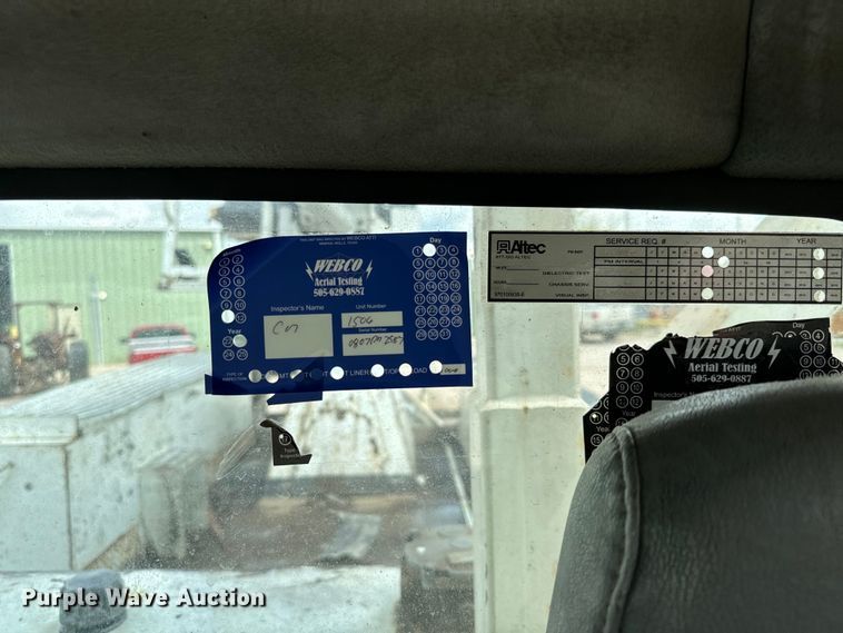 image for item NL9895 2008 International  4300  digger derrick truck