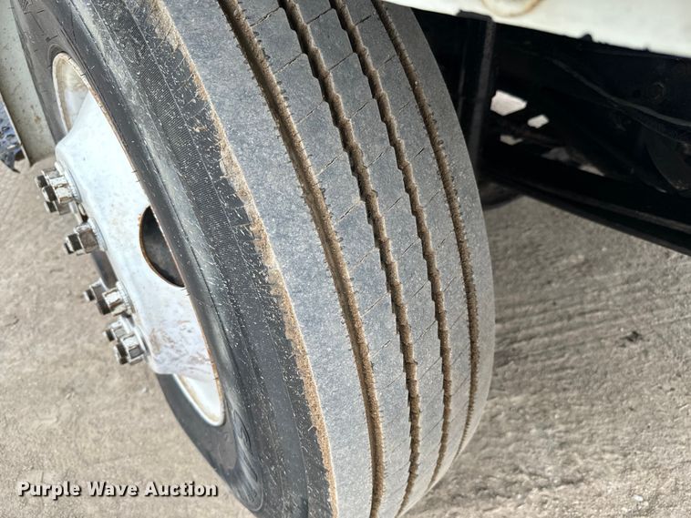 image for item NL9895 2008 International  4300  digger derrick truck