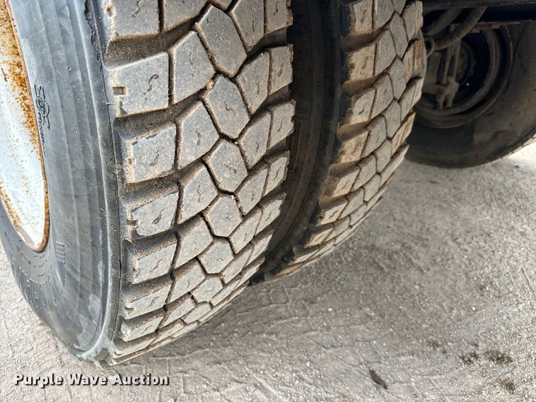 image for item NL9895 2008 International  4300  digger derrick truck