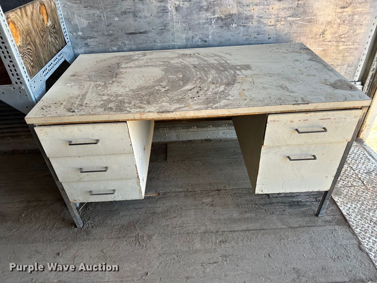 image for item NL9923 1984 Fruehauf dry van trailer