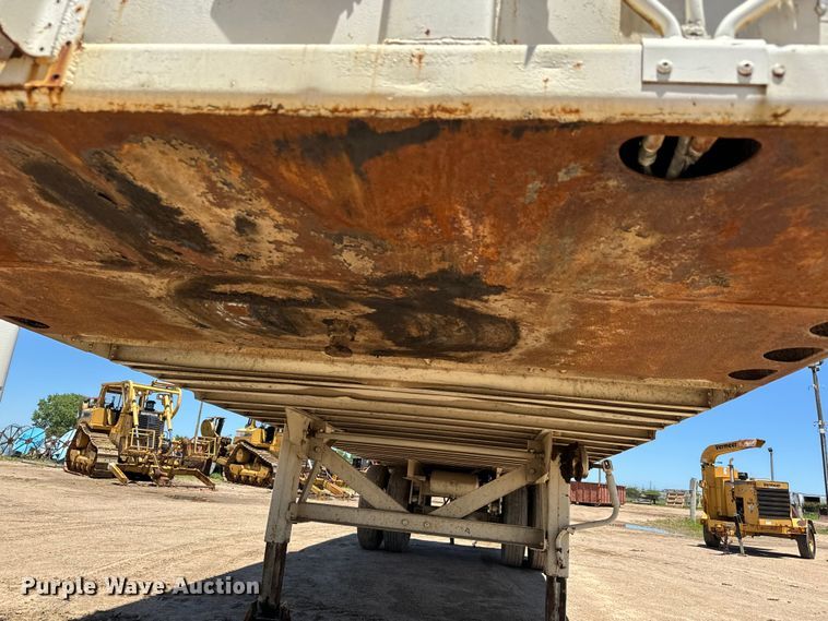 image for item NL9923 1984 Fruehauf dry van trailer