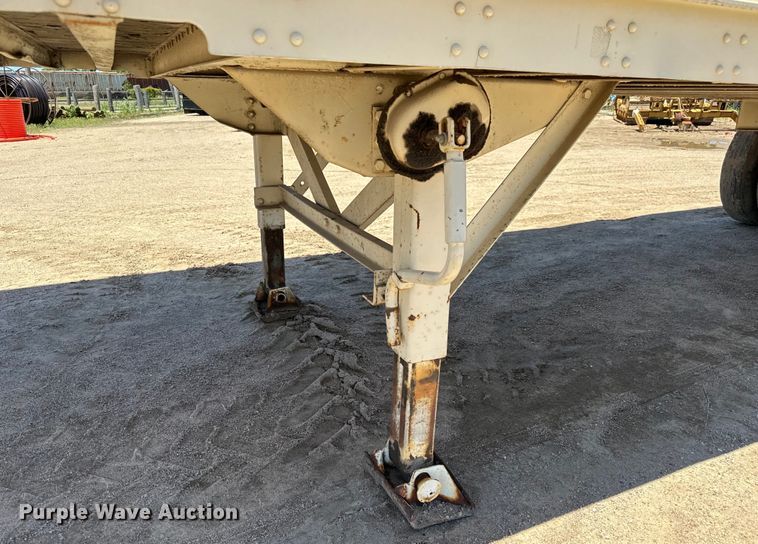 image for item NL9923 1984 Fruehauf dry van trailer