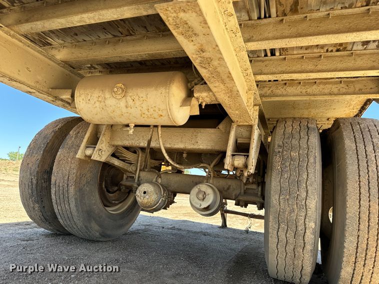 image for item NL9923 1984 Fruehauf dry van trailer