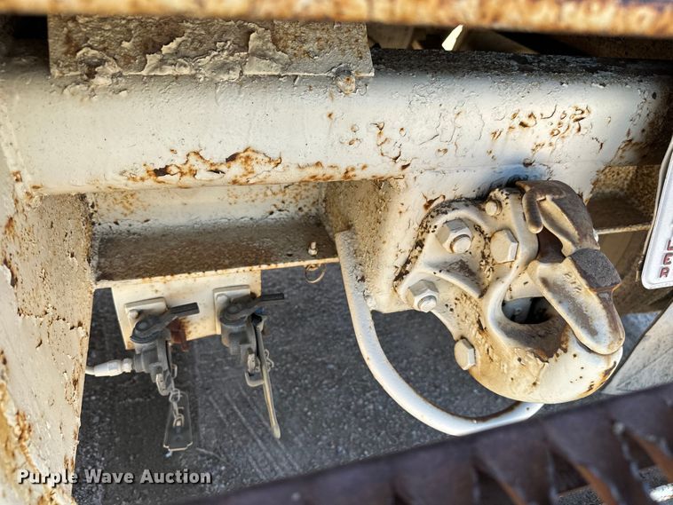 image for item NL9923 1984 Fruehauf dry van trailer