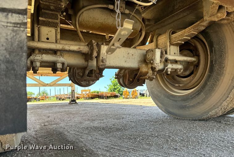 image for item NL9923 1984 Fruehauf dry van trailer