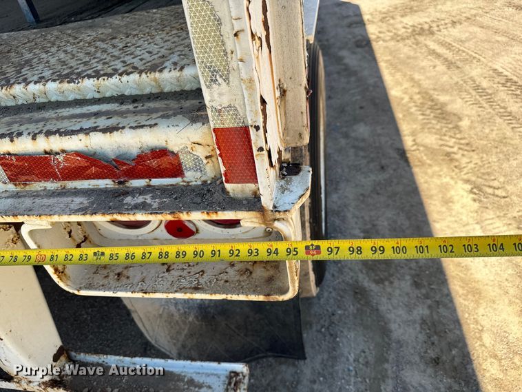 image for item NL9923 1984 Fruehauf dry van trailer