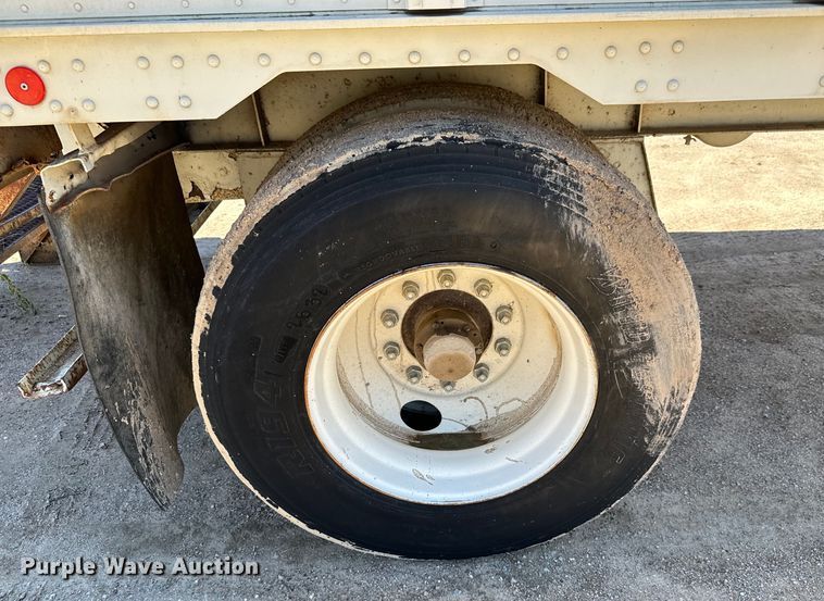 image for item NL9923 1984 Fruehauf dry van trailer