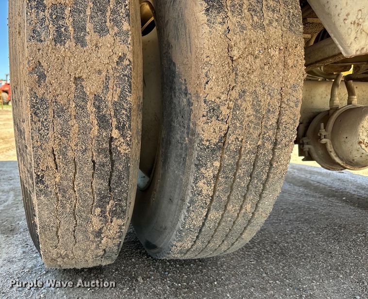 image for item NL9923 1984 Fruehauf dry van trailer