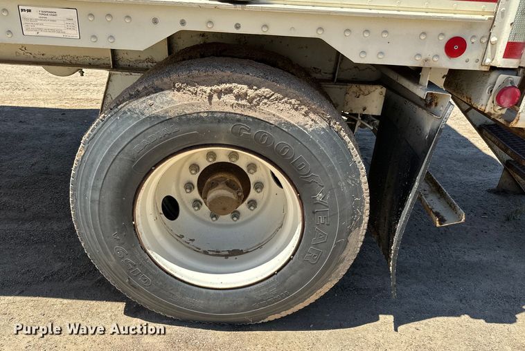 image for item NL9923 1984 Fruehauf dry van trailer