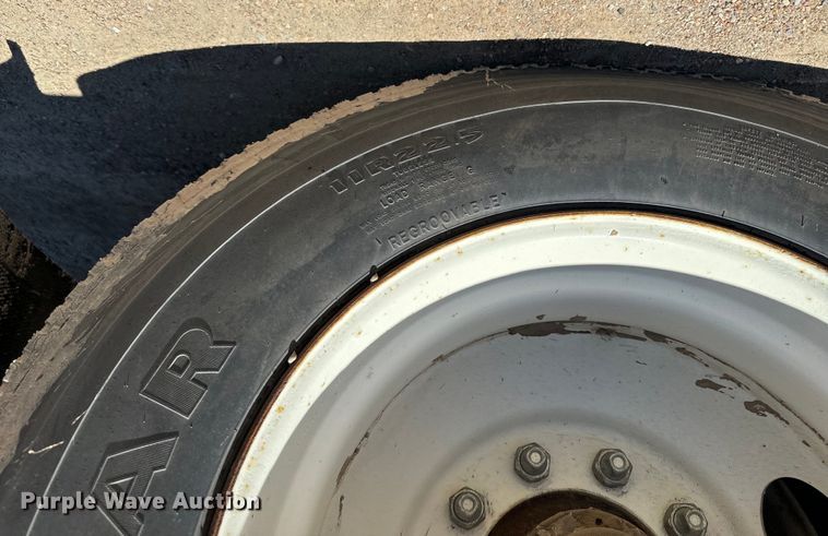 image for item NL9923 1984 Fruehauf dry van trailer