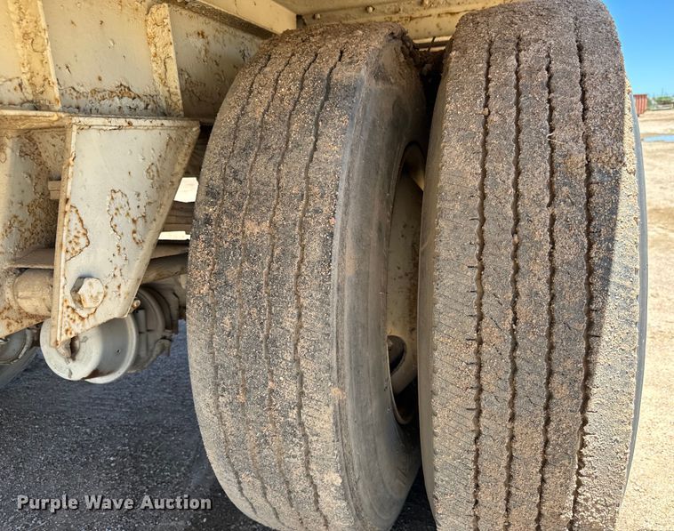 image for item NL9923 1984 Fruehauf dry van trailer