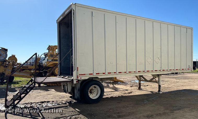 image for item NL9926 1984 Fruehauf FCGX-FL1-28 dry van trailer