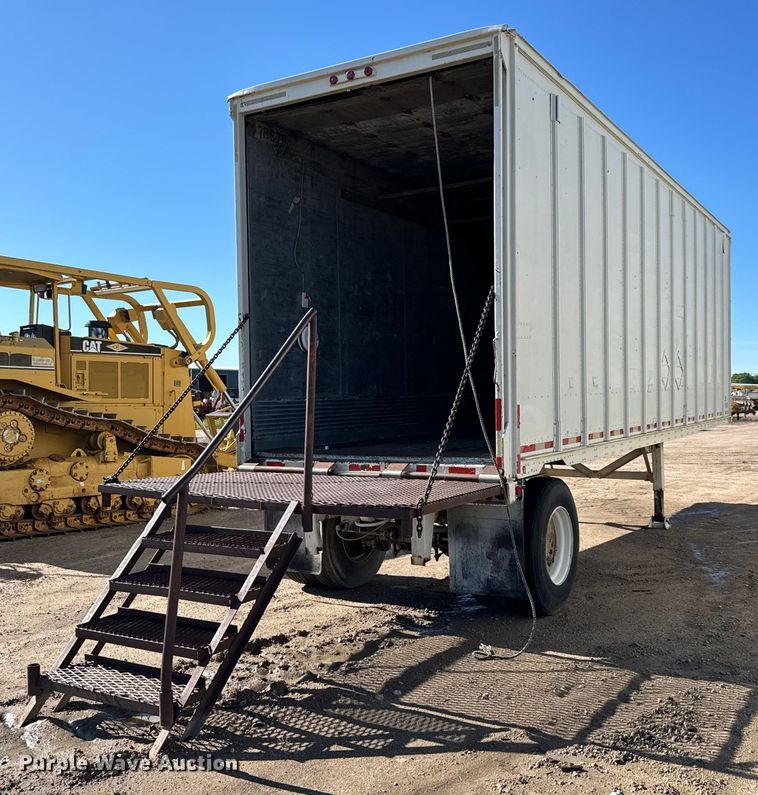 image for item NL9926 1984 Fruehauf FCGX-FL1-28 dry van trailer