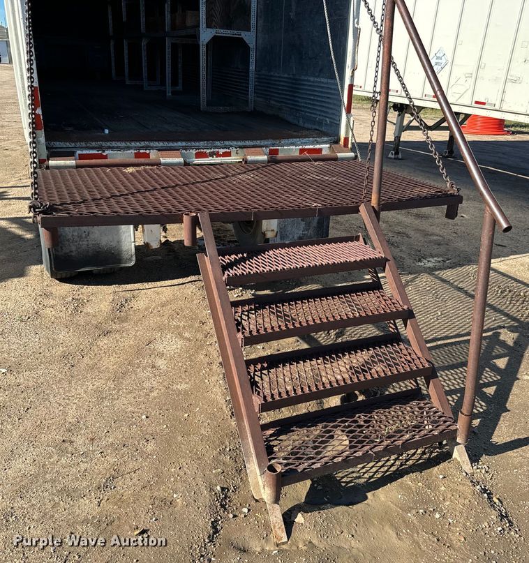 image for item NL9926 1984 Fruehauf FCGX-FL1-28 dry van trailer