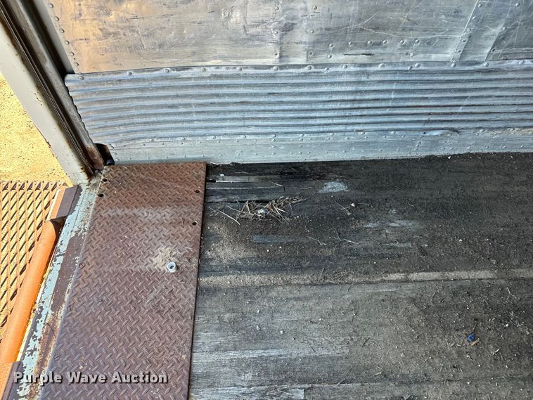 image for item NL9926 1984 Fruehauf FCGX-FL1-28 dry van trailer