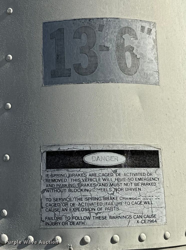 image for item NL9926 1984 Fruehauf FCGX-FL1-28 dry van trailer