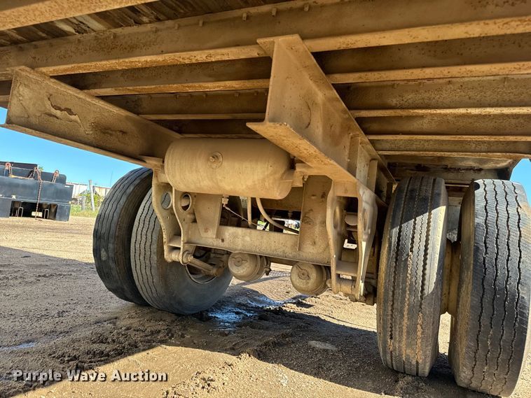 image for item NL9926 1984 Fruehauf FCGX-FL1-28 dry van trailer