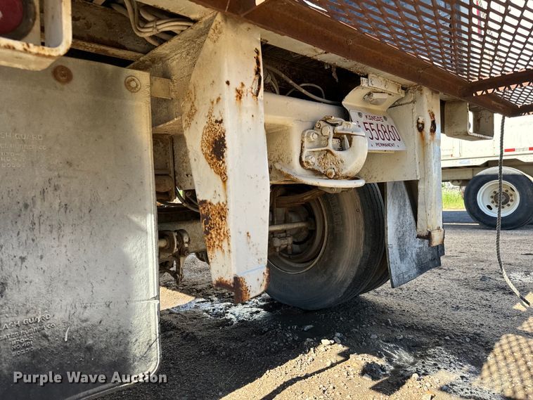 image for item NL9926 1984 Fruehauf FCGX-FL1-28 dry van trailer