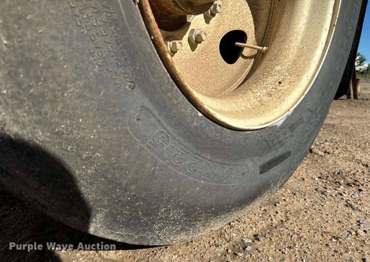 image for item NL9926 1984 Fruehauf FCGX-FL1-28 dry van trailer