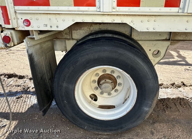 image for item NL9926 1984 Fruehauf FCGX-FL1-28 dry van trailer