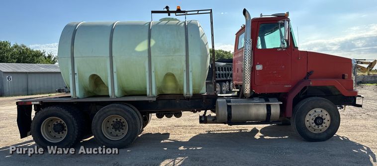 image for item NL9937 1996 Volvo  tank truck