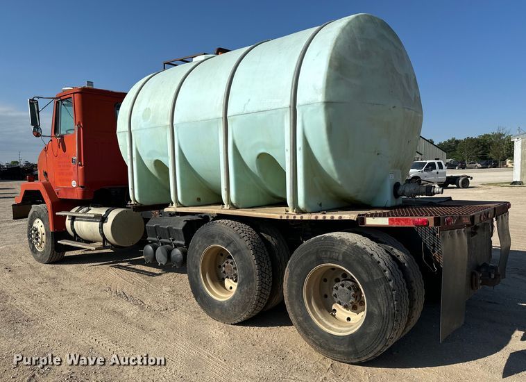 image for item NL9937 1996 Volvo  tank truck