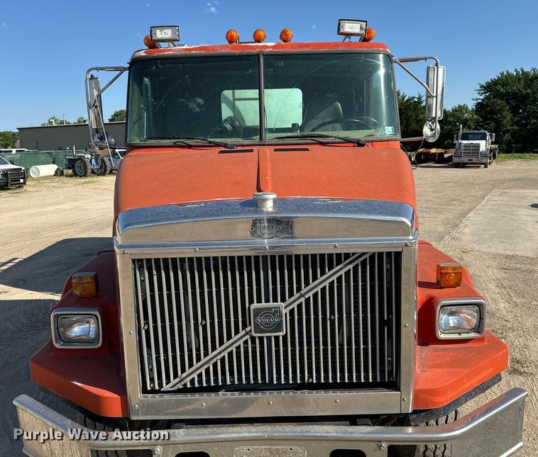 image for item NL9937 1996 Volvo  tank truck