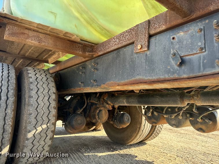 image for item NL9937 1996 Volvo  tank truck