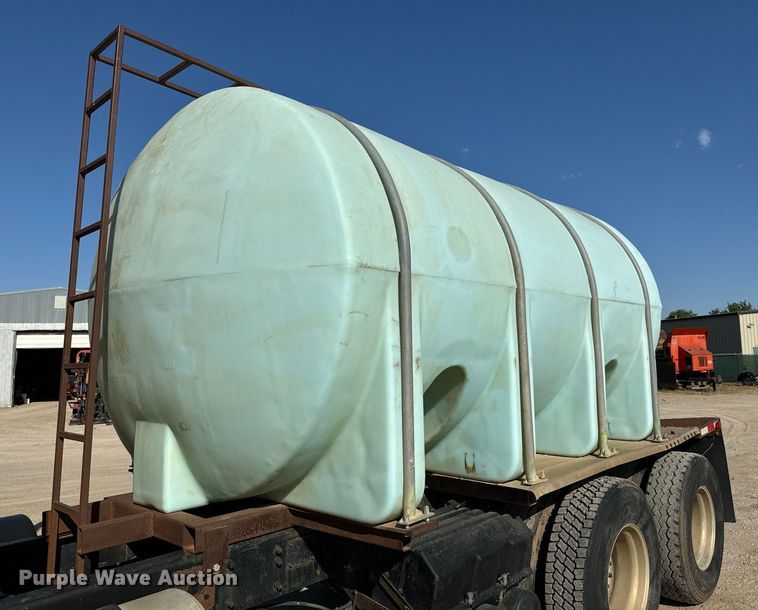 image for item NL9937 1996 Volvo  tank truck